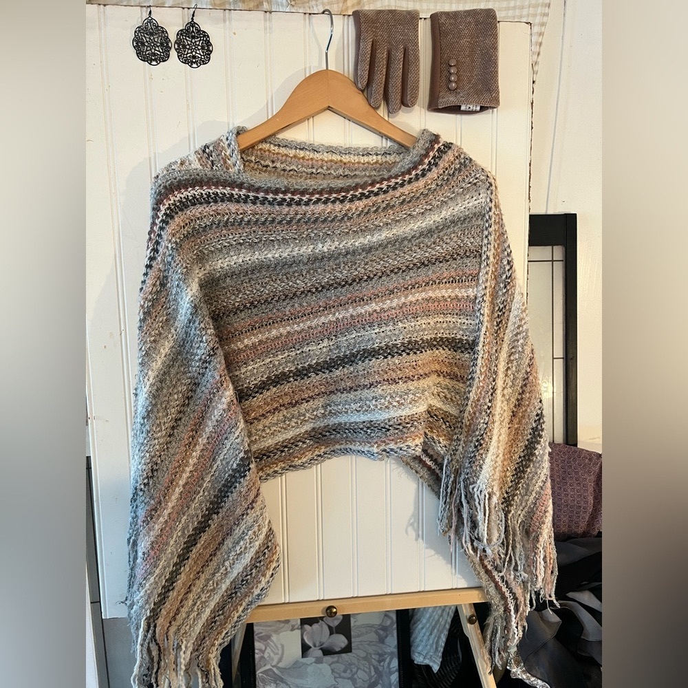 ON BLUE Beautiful Knit Poncho. Worn Once.
